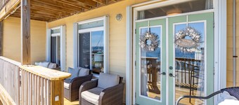 New Listing! Blue Views - Beautiful Waterfront Townhome At Southwind Marina