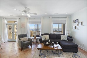 Smart-TV, DVD-spiller og stereoanlegg