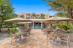 Outdoor dining - Pool View 3BR Residence | Beachside Resort (Key West)
