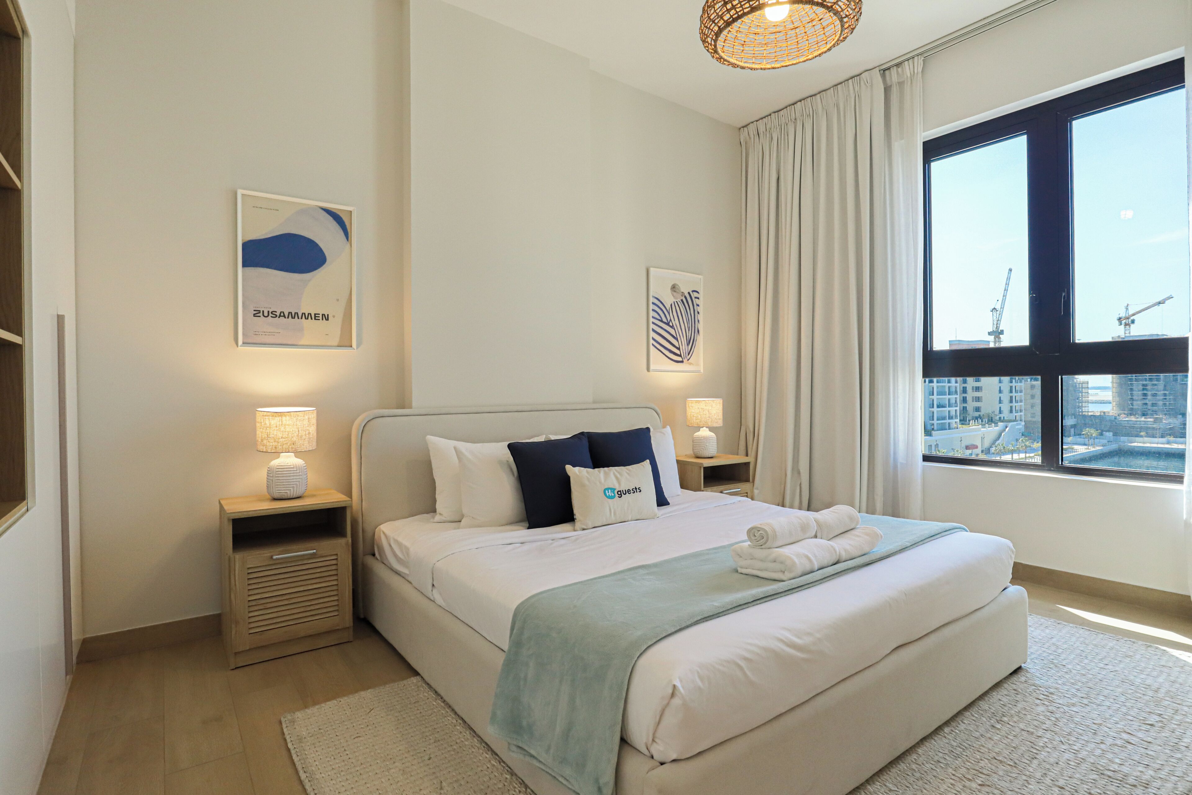 Muebles diferentes, tabla de planchar con plancha y wifi gratis 