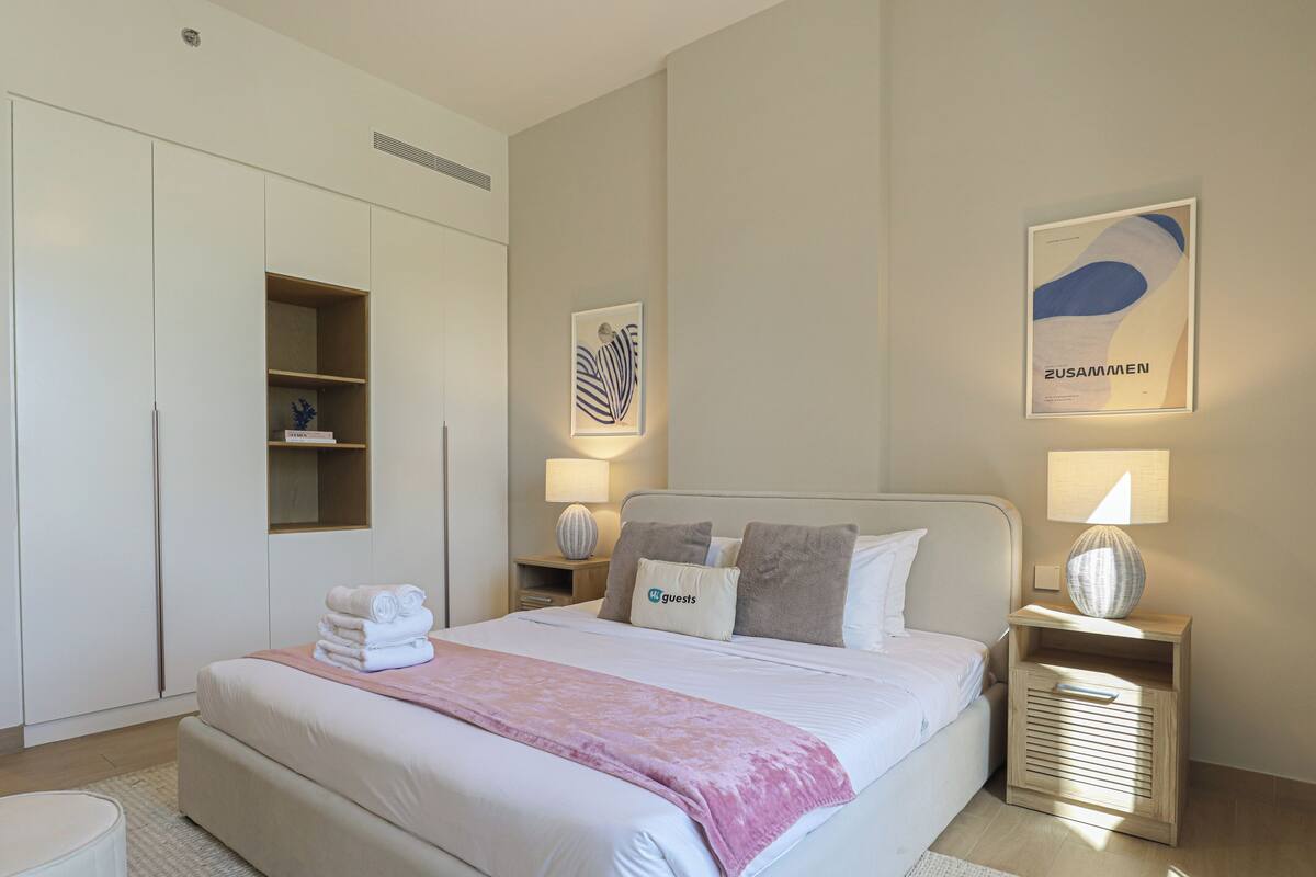 Apartamento Business | Mobiliario individual, tabla de planchar con plancha, wifi gratis