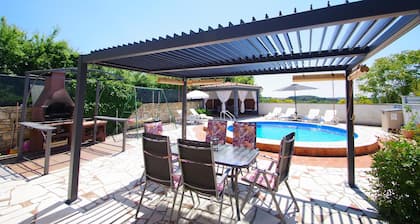 Holiday house with private pool, peaceful location in the suburb of Pula