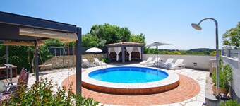 Holiday house with private pool, peaceful location in the suburb of Pula