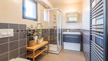 Hair dryer, towels