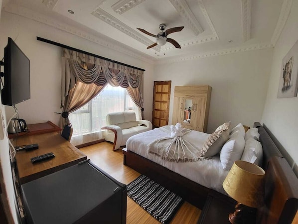 Blackout curtains, soundproofing, iron/ironing board, free WiFi