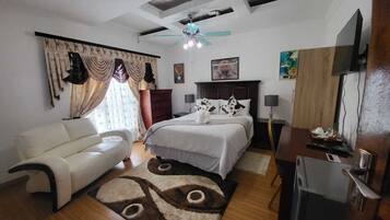 Rideaux occultants, chambres insonorisées, fer et planche à repasser