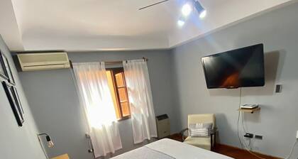 Apartamento en Pleno Centro de la Ciudad, Seguro y con Estacionamiento Privado!