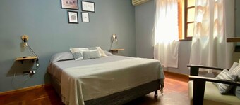 Apartamento en Pleno Centro de la Ciudad, Seguro y con Estacionamiento Privado!