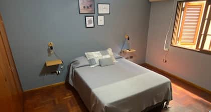 Apartamento en Pleno Centro de la Ciudad, Seguro y con Estacionamiento Privado!