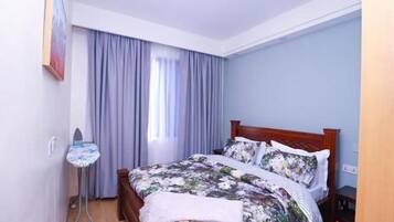 2 bedrooms, iron/ironing board, free WiFi, bed sheets