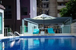 Indoor pool, outdoor pool - Cozy - 1 bedroom Luxury furnished apartment (Nairobi County)