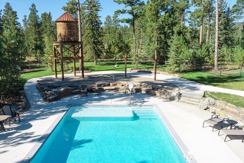 One-Of-A-Kind Perfection! w/ Bathroom for All Bedrooms, Arcade games & More!