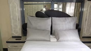 8 bedrooms, iron/ironing board, WiFi, bed sheets