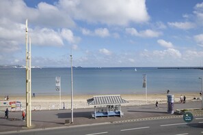 Nær stranden