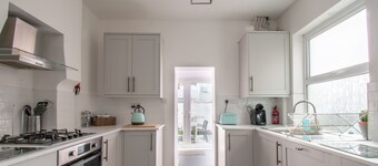 Sanderlings - holiday home close to beach