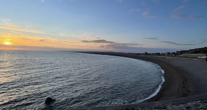 Spindrift - views of Chesil beach, dog friendly