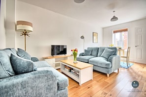 TV - Capstan Cottage - harbour cottage with parking (Weymouth)
