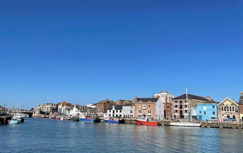 Capstan Cottage - harbour cottage with parking