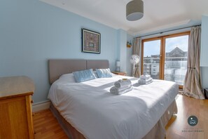 2 bedrooms, iron/ironing board, Internet, bed sheets