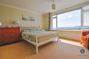 3 bedrooms, iron/ironing board, Internet, bed sheets