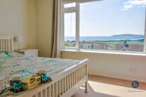 3 slaapkamers, een strijkplank/strijkijzer, internet, beddengoed