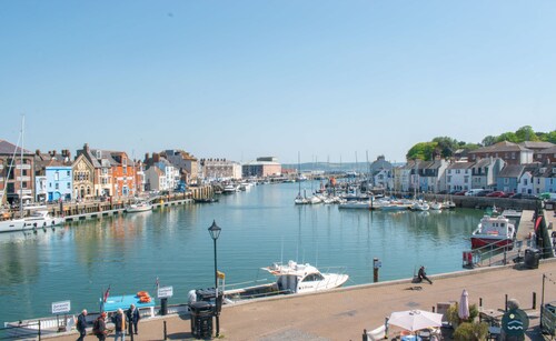 Quay View Apartment - Four Bedroom Apartment, Sleeps 8