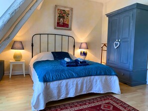 Comfort Quadruple Room, Valley View | Garden view - Le Clos Romantic (Bassillac and Auberoche)