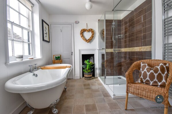 Hair dryer, towels - The Georgian House - Four Bedroom House, Sleeps 8 (Weymouth)