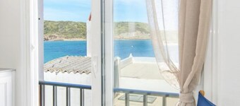 Ponent Beachfront Apartment, Coastal Retreat