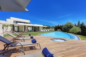 Piscine couverte, piscine extérieure