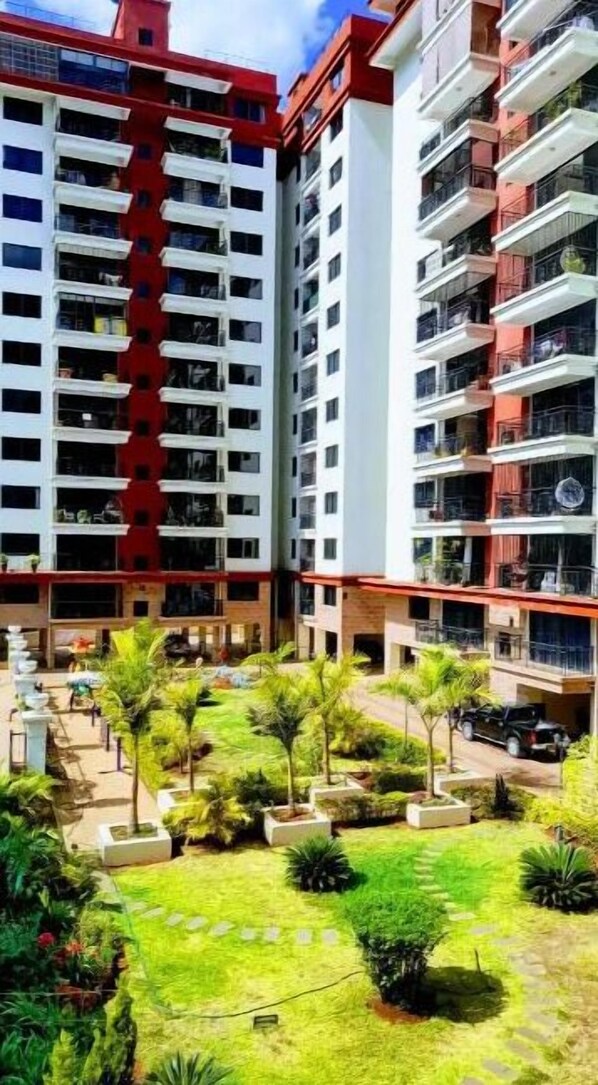 Exterior - Cozy - 4 bedroom Luxury furnished apartment (Nairobi)