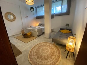 3 habitaciones, tabla de planchar con plancha, wifi y ropa de cama 