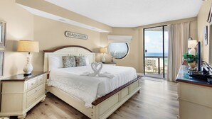 A hotel room with a large bed, a view of the beach, and a sign that reads "Beach House". - 🌊Gulf Views-Beach Service for Two-Pool-Tiki Bar-2BR Surfside Resort #505🌊 (Miramar Beach)