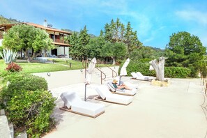 Property grounds - Iconic PRIVE beachfront villa Mola Kaliva (Moles Kalives)