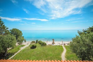 Property grounds - Iconic PRIVE beachfront villa Mola Kaliva (Moles Kalives)