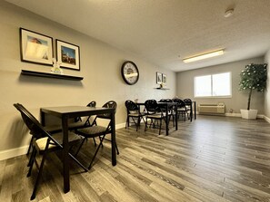 Tägliches inbegriffenes kontinentales Frühstück