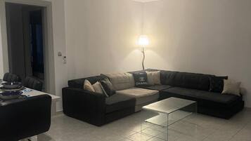 Apartment | Living area | Flat-screen TV