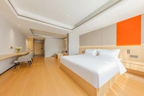 Quarto luxo, 1 cama King, para não fumantes | Cofres nos quartos, cortinas blackout, Wi-Fi de cortesia