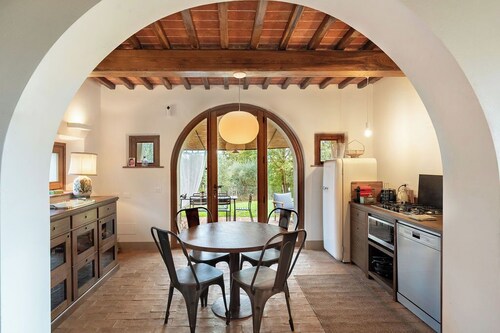 Magnificent Brand New Tuscan Villa, 6 Pax, Private Pool