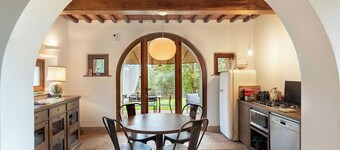 Magnificent Brand New Tuscan Villa, 6 Pax, Private Pool