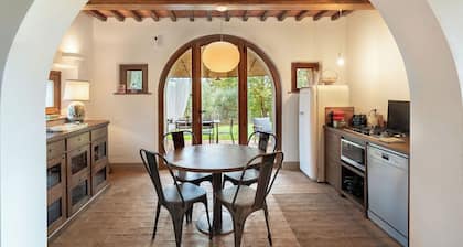 Magnificent Brand New Tuscan Villa, 6 Pax, Private Pool