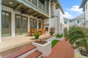 Outdoor dining - Hope Town Pearl Cottage-Lovely Retreat with Gulf Views & Western Green Views (Rosemary Beach)