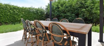 La Villa Caennaise II-Modern villa in Grentheville Caen with 4 bedrooms & garden