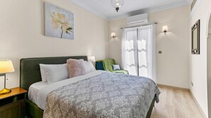 1 slaapkamer, een strijkplank/strijkijzer, gratis wifi, beddengoed