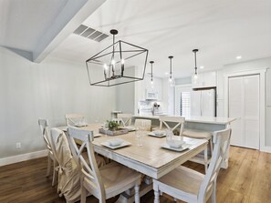 Dining - 785 Queen's Grant - FREE Activities | Walk to Pickleball Courts (Hilton Head Island)