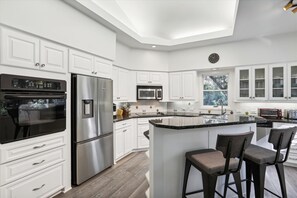 Fridge, microwave, oven, dishwasher - Free Activities & Beach Gear Credit (Hilton Head Island)