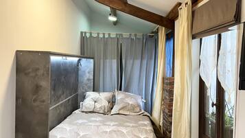 4 slaapkamers, een strijkplank/strijkijzer, reisbedje, gratis wifi