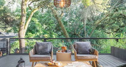 Stylish Sonoma Oasis + Hot Tub - Near Wineries