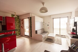 Flat-screen TV - Paris à Portée de Main (Créteil)