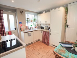 Casa de campo | Cozinha privada | Lava-louças, chaleira elétrica, torradeira